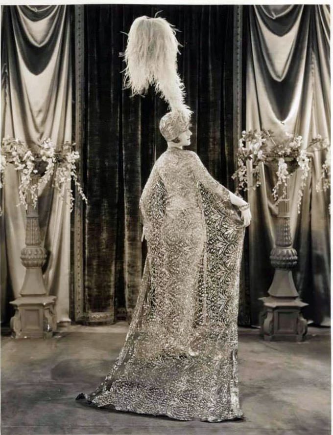 Dorothy Arzner in 1927: Silent Movie Fashion for Women in Stunning Photos