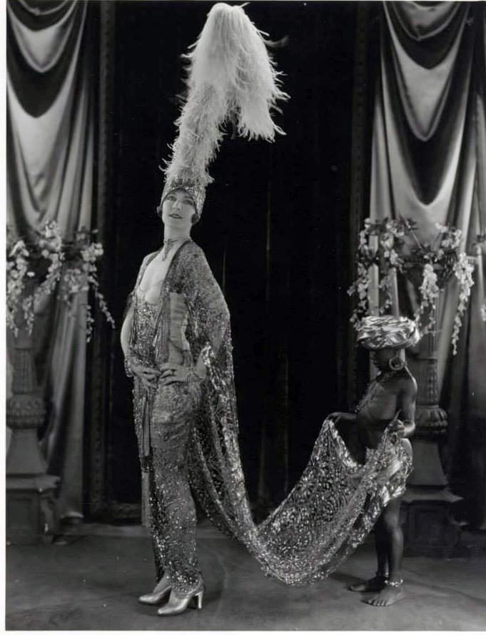 Dorothy Arzner in 1927: Silent Movie Fashion for Women in Stunning Photos