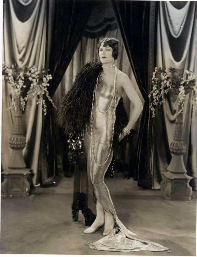 Dorothy Arzner in 1927: Silent Movie Fashion for Women in Stunning Photos