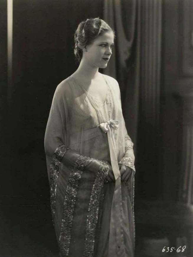 Dorothy Arzner in 1927: Silent Movie Fashion for Women in Stunning Photos