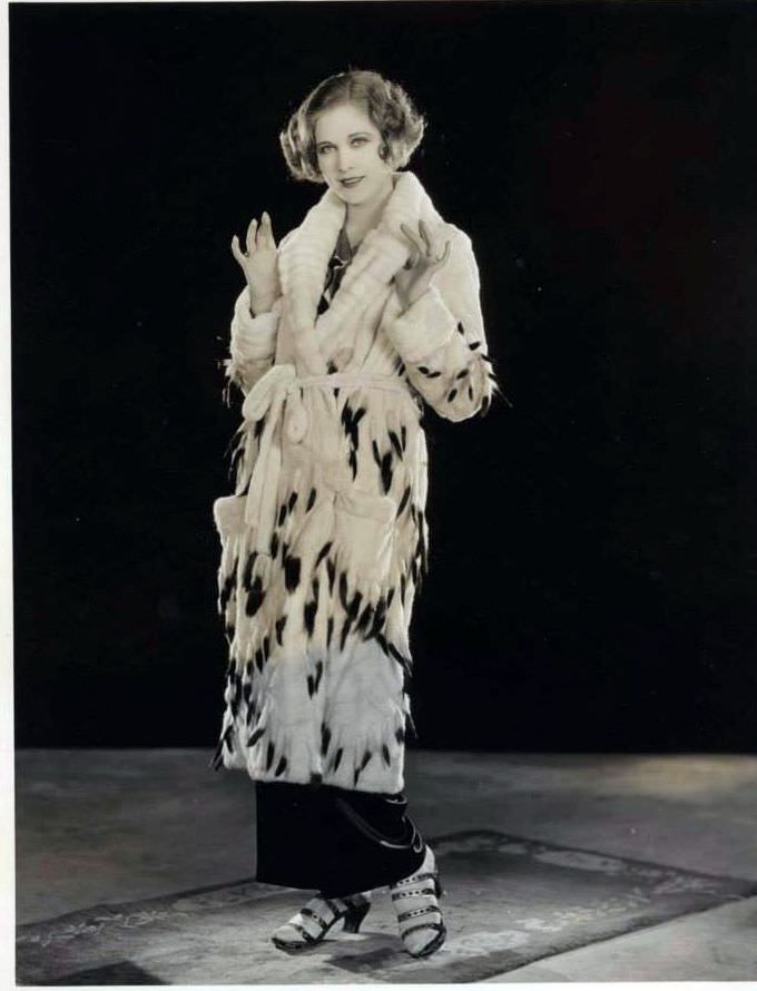 Dorothy Arzner in 1927: Silent Movie Fashion for Women in Stunning Photos