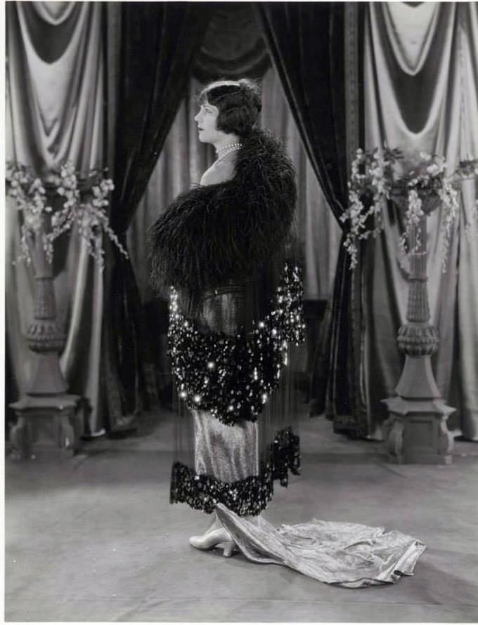 Dorothy Arzner in 1927: Silent Movie Fashion for Women in Stunning Photos
