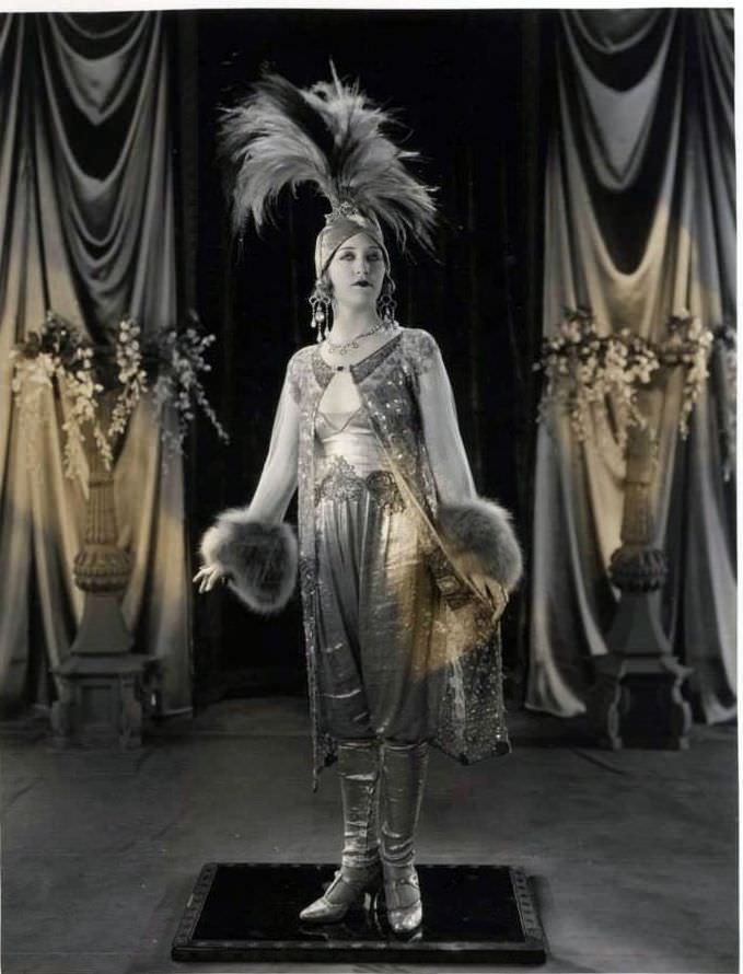 Dorothy Arzner in 1927: Silent Movie Fashion for Women in Stunning Photos