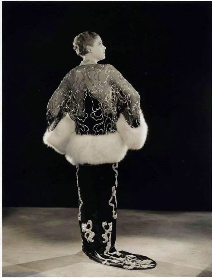 Dorothy Arzner in 1927: Silent Movie Fashion for Women in Stunning Photos