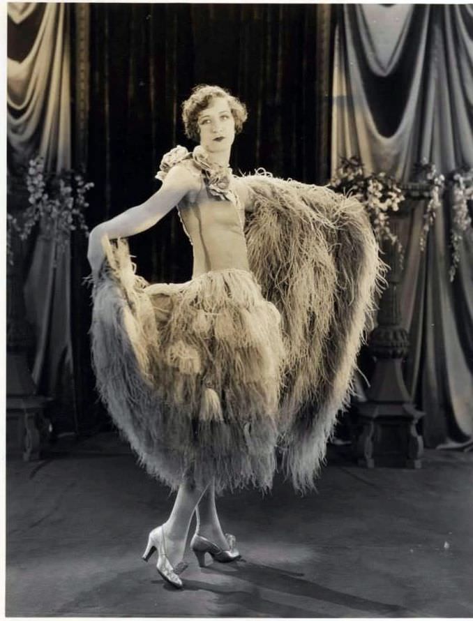Dorothy Arzner in 1927: Silent Movie Fashion for Women in Stunning Photos