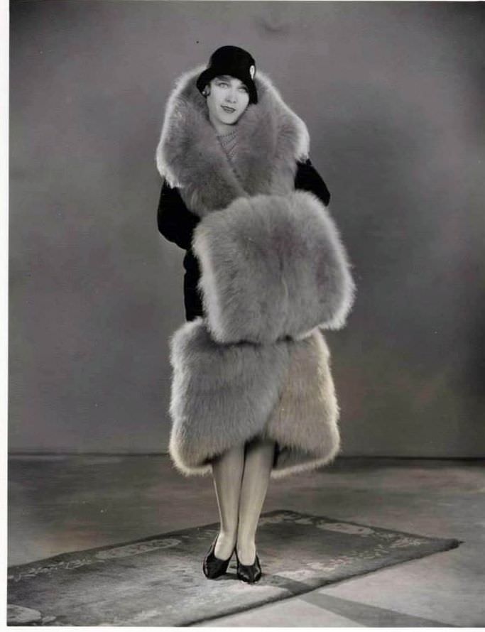Dorothy Arzner in 1927: Silent Movie Fashion for Women in Stunning Photos