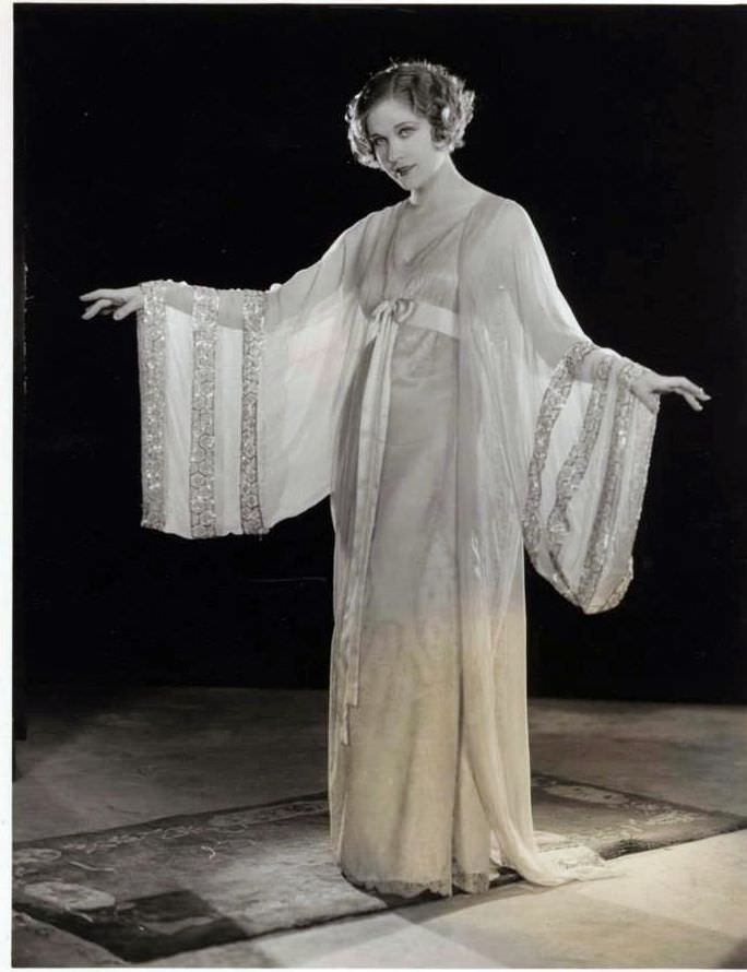 Dorothy Arzner in 1927: Silent Movie Fashion for Women in Stunning Photos