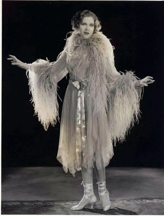 Dorothy Arzner in 1927: Silent Movie Fashion for Women in Stunning Photos
