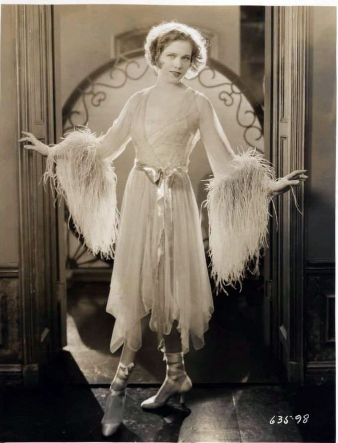 Dorothy Arzner in 1927: Silent Movie Fashion for Women in Stunning Photos