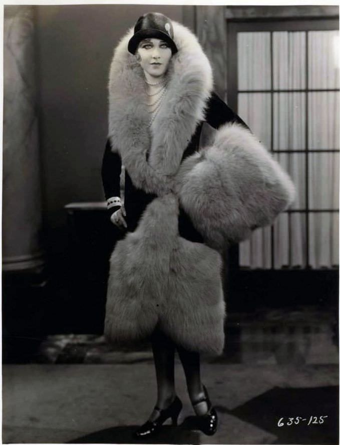 Dorothy Arzner in 1927: Silent Movie Fashion for Women in Stunning Photos