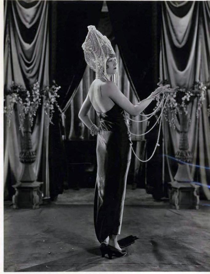 Dorothy Arzner in 1927: Silent Movie Fashion for Women in Stunning Photos