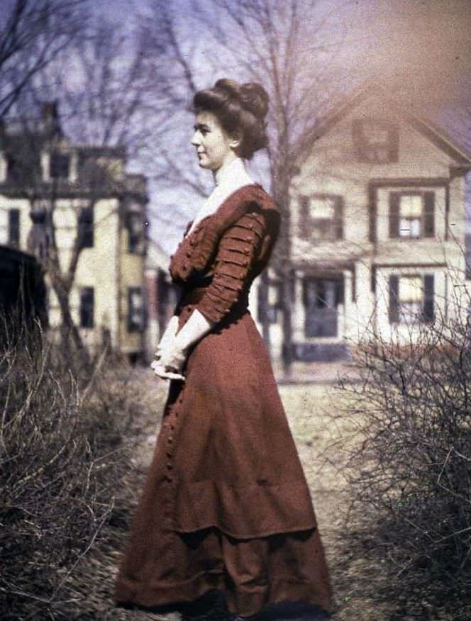 Woman in a red dress, 1915