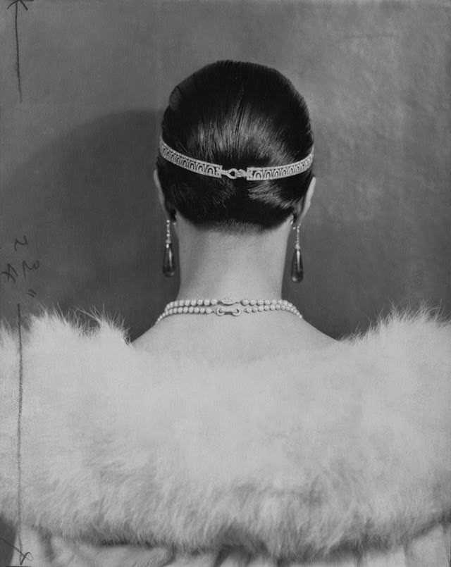 Carlotta Monterey, wearing a diamond head bandeau by Cartier, 1924