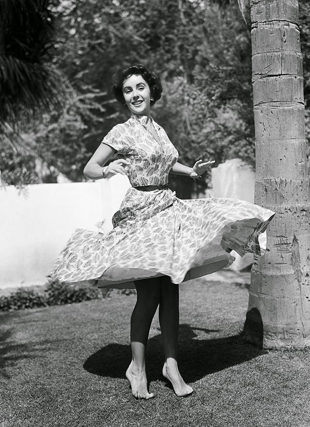 Taylor t her home in Los Angeles, 1948.