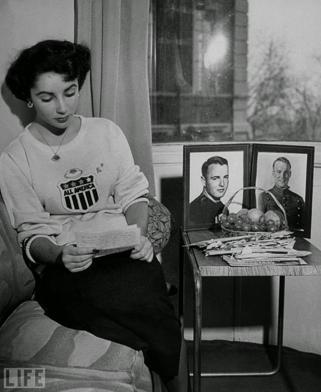 Taylor, age 17, poses with photos of her then-beau, 1946 Heisman trophy winner Glenn Davis, 1949.