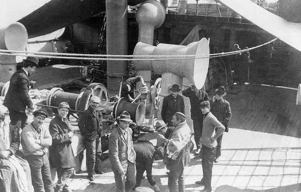 Emigrants on the steerage deck of the Friedrich der Grosse, 1907s