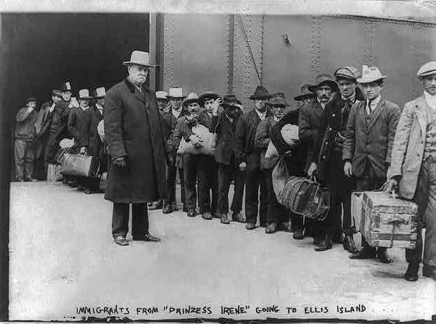 Immigrants from the Prinzess Irene traveling to Ellis Island, 1911