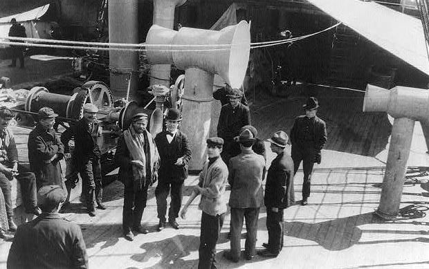 Immigrants in steerage on the deck of the Friedrich der Grosse, 1907s