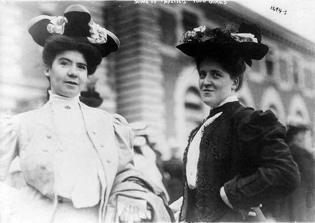 Group of the 1,000 girls from the Baltic, 1907