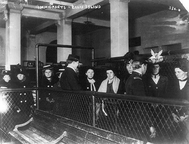Immigrants at Ellis Island, 1907s