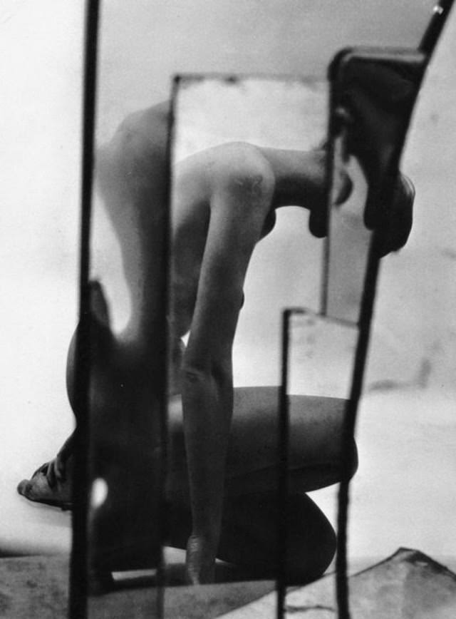 Iconic Fashion Photography From the 1940s and 1950s by Erwin Blumenfeld