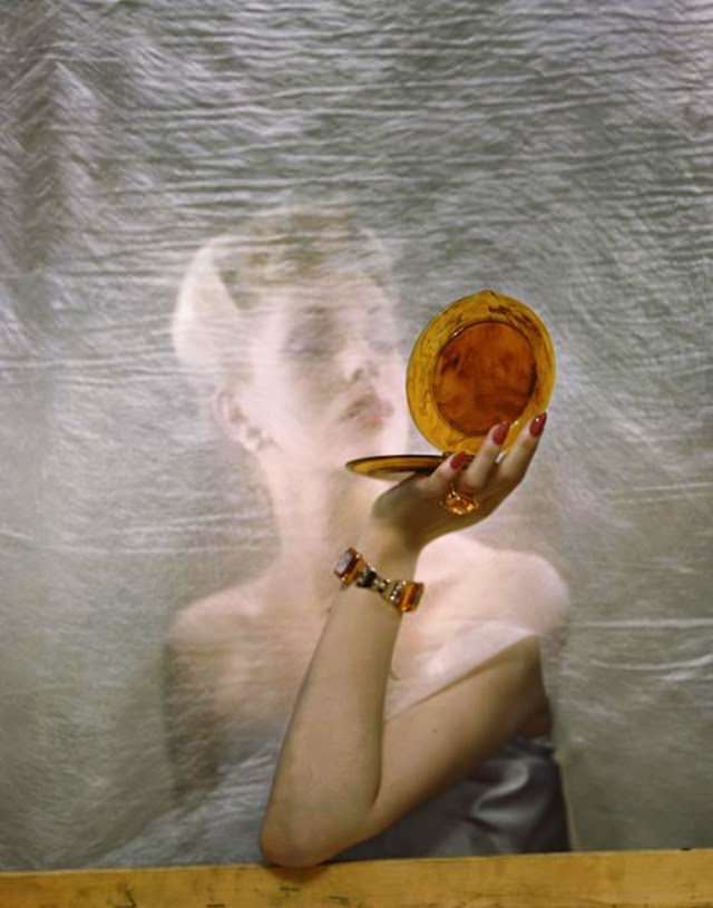 Iconic Fashion Photography From the 1940s and 1950s by Erwin Blumenfeld