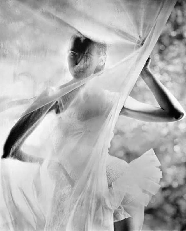 Iconic Fashion Photography From the 1940s and 1950s by Erwin Blumenfeld