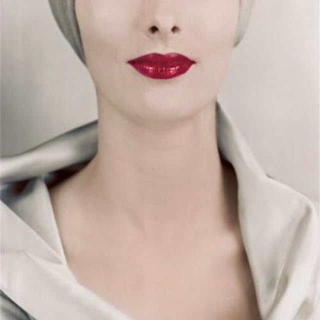 Iconic Fashion Photography From the 1940s and 1950s by Erwin Blumenfeld