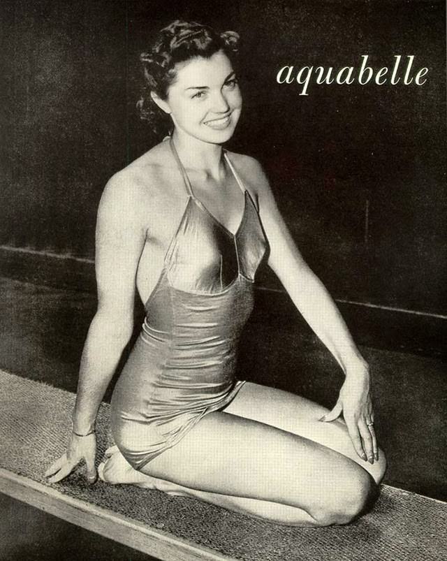 Glamorous Swimsuit Images of Esther Williams Captured in the 1940s and 1950s