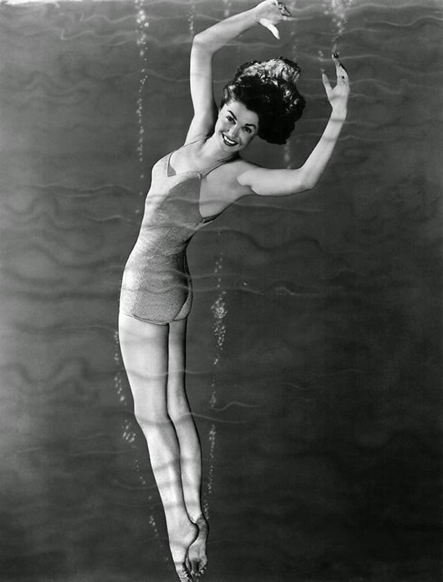 Glamorous Swimsuit Images of Esther Williams Captured in the 1940s and 1950s
