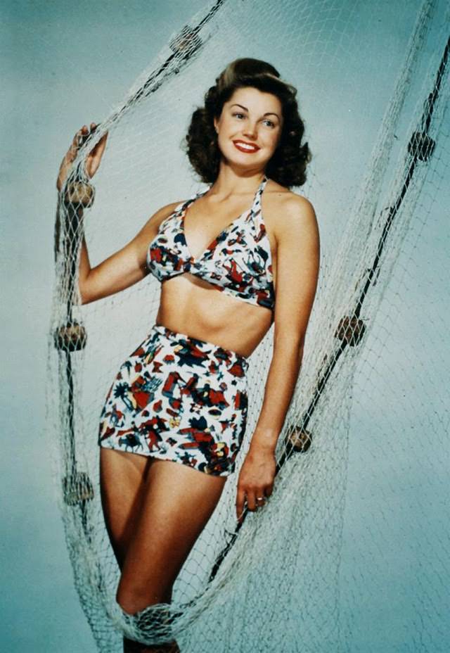 Glamorous Swimsuit Images of Esther Williams Captured in the 1940s and 1950s