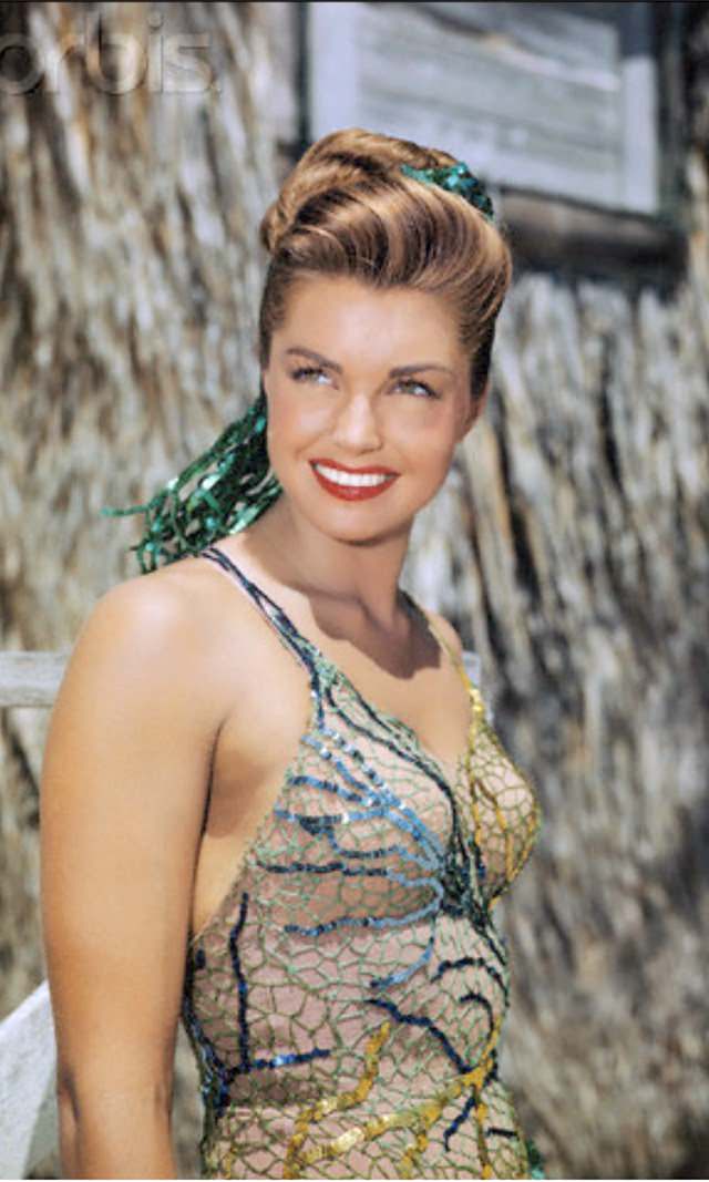 Glamorous Swimsuit Images of Esther Williams Captured in the 1940s and 1950s