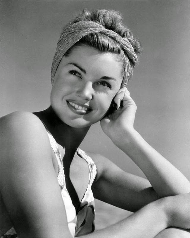 Glamorous Swimsuit Images of Esther Williams Captured in the 1940s and 1950s