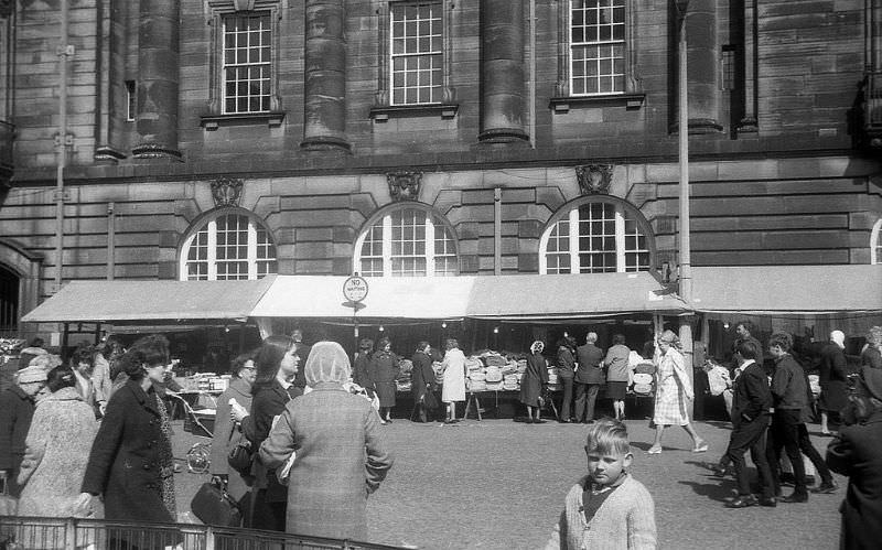 Market stalls against the Sessions House in Preston, 1966
