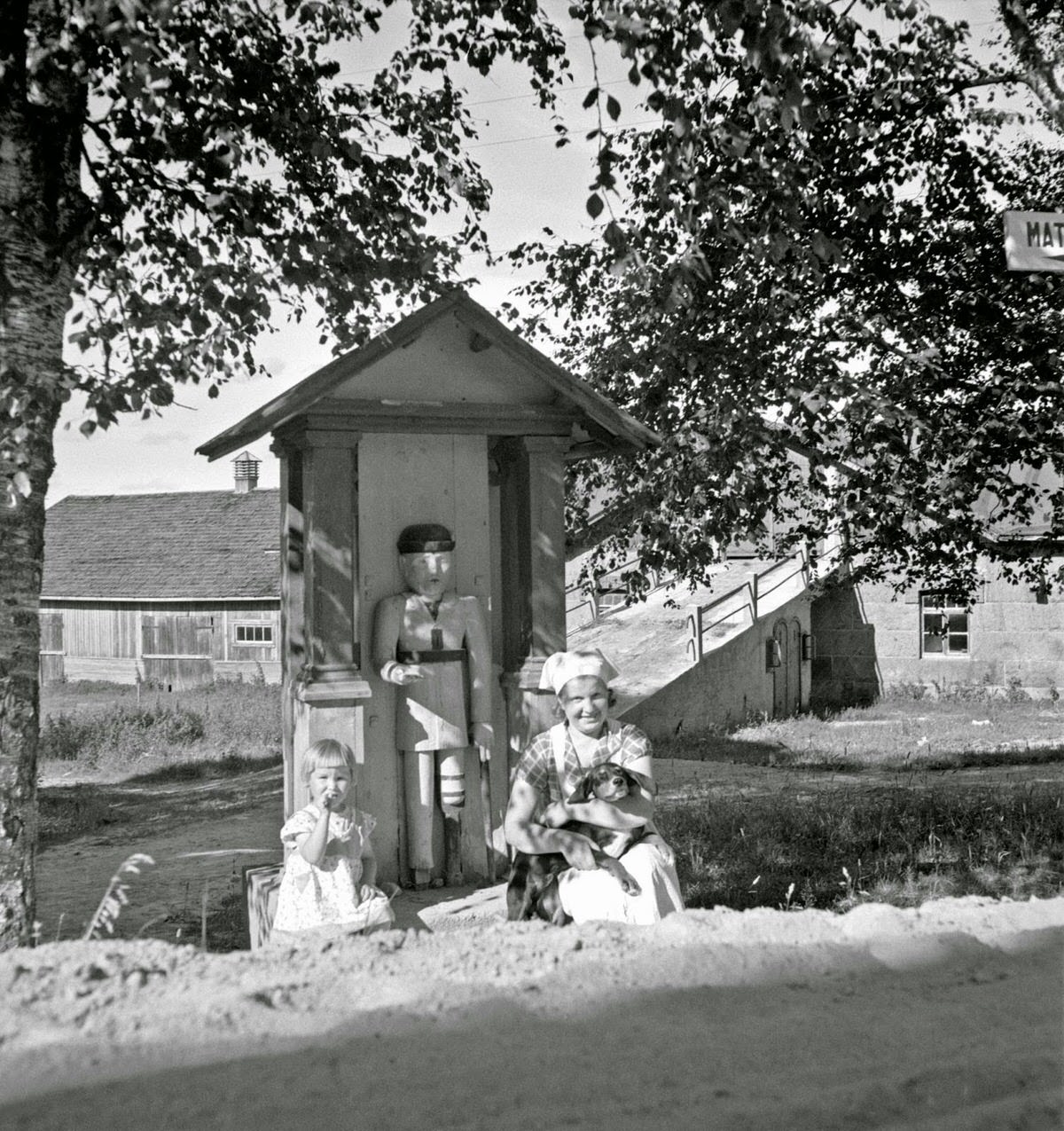 Finland in 1941: Everyday Life Captured by Barbara Wright in Stunning Photos