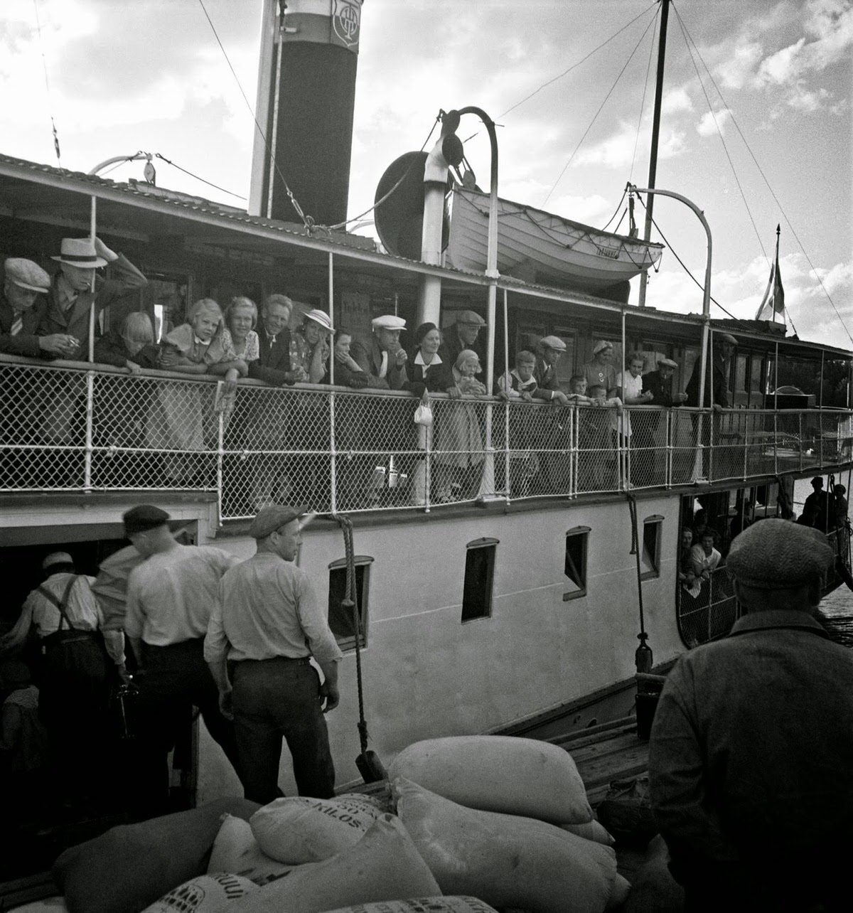 Finland in 1941: Everyday Life Captured by Barbara Wright in Stunning Photos