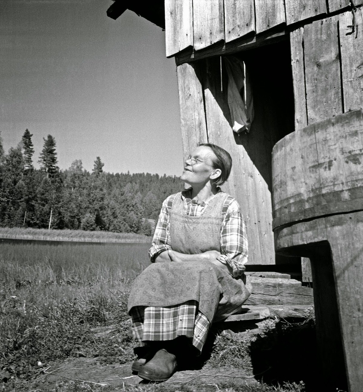 Finland in 1941: Everyday Life Captured by Barbara Wright in Stunning Photos