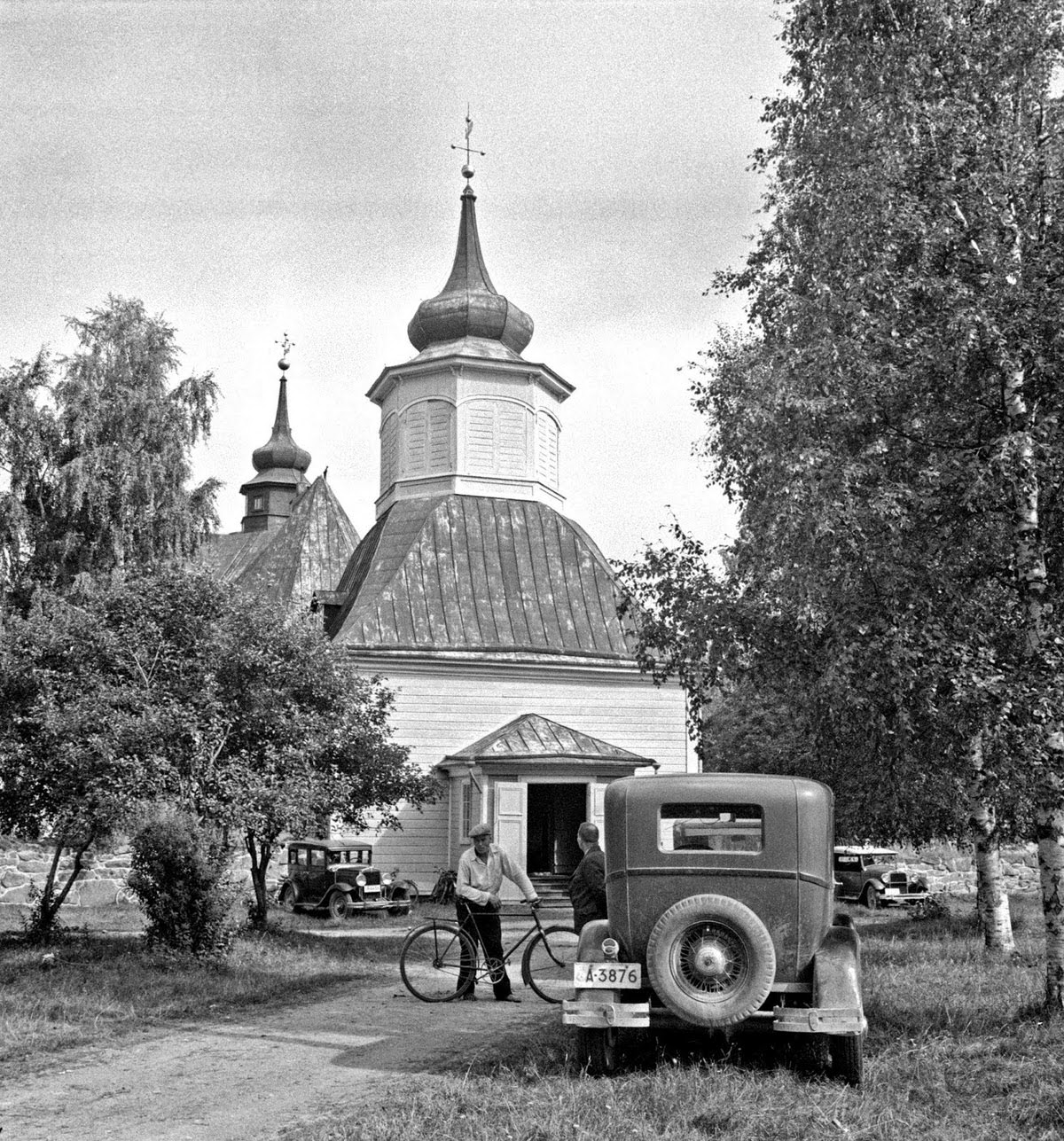 Finland in 1941: Everyday Life Captured by Barbara Wright in Stunning Photos