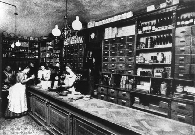 Consumer cooperatives bought goods in bulk and sold them to participating members. This approach allowed them to offer food and other everyday items at reduced prices. This photograph shows the counter in a consumer cooperative in Hanover, ca. 1913. In such cooperatives, employees filled orders for customers.