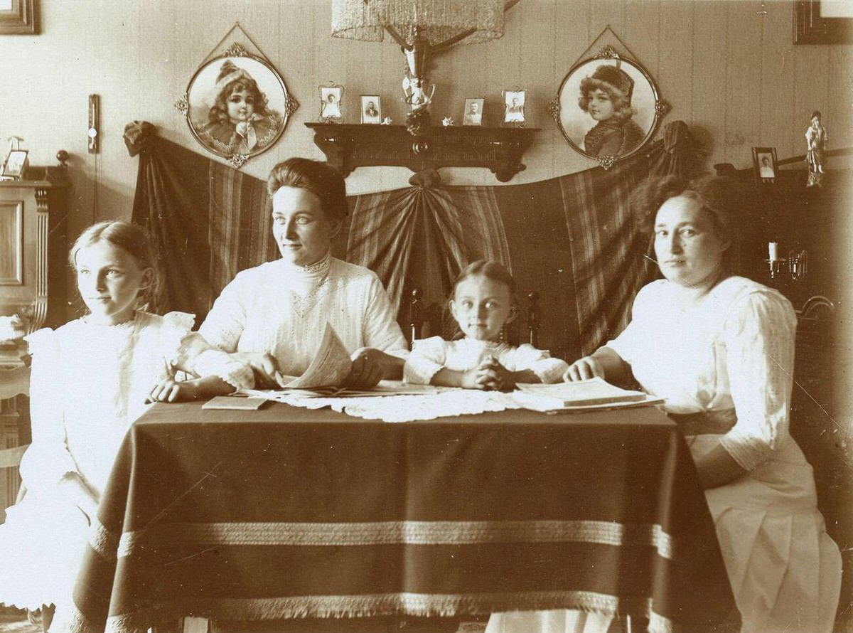 Two women and two girls at home dressed in white, Germany, 1910s