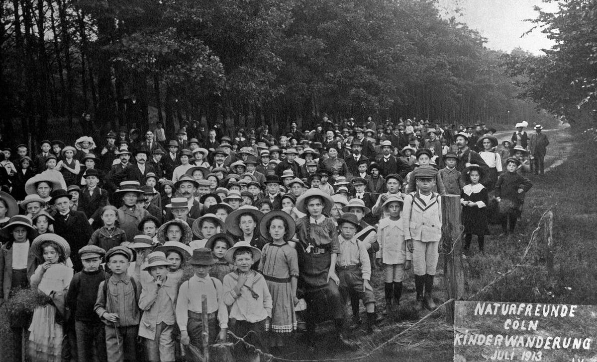 Children's group of the Naturfreunde Coeln hiking club on a walking day, Germany, 1913