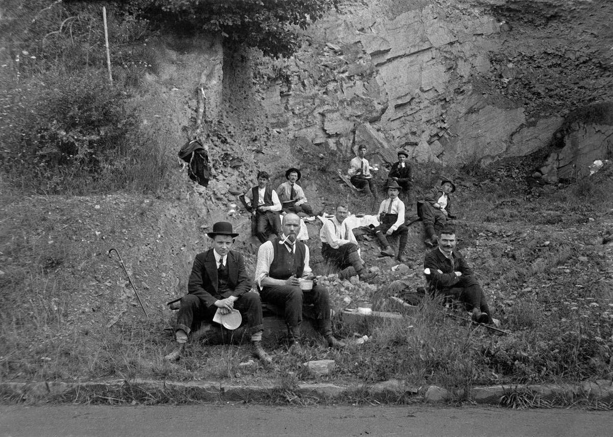 Group of Naturfreunde Coeln on a hike, Germany, 1913