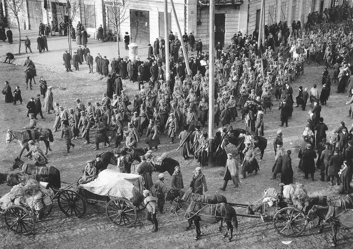 Russian column arriving in Kielce, Poland, 1914