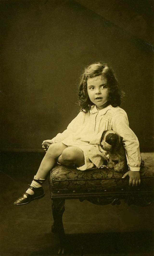 Adorable Vintage Portraits of Girls with Their Dogs You Can’t Help but Love