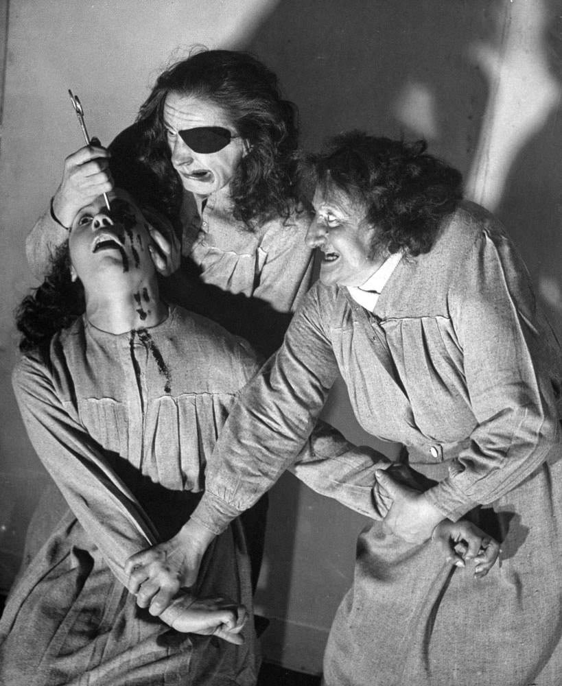 Actresses performing an eye-gouging scene in Crime in a Madhouse at the Grand Guignol, 1947