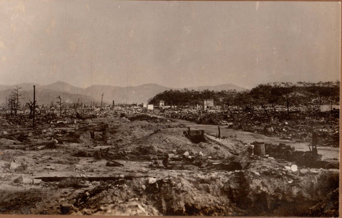 Aftermath of the atomic bomb on Hiroshima, 1945