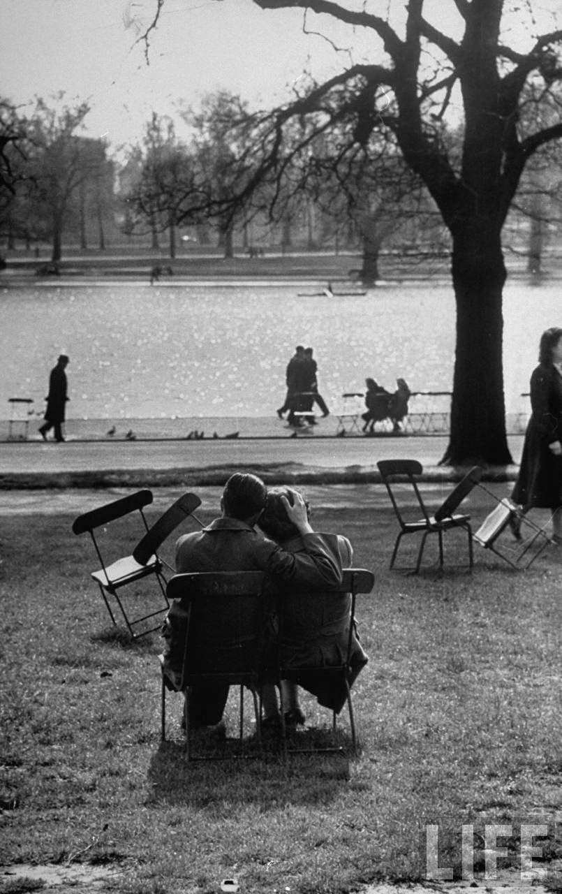 A couple holding each other in Hyde Park on a beautiful spring day.
