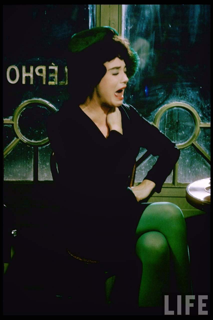 Fabulous Color Photos From “Irma la Douce” (1963) Showcasing the Glamour and Humor of a Hollywood Favorite