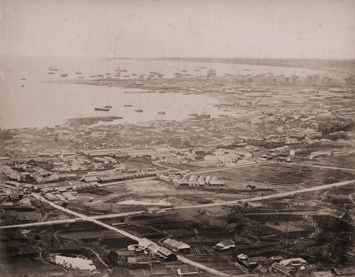 Panoramic view of Kobe with the Hyogo Prefectural Building, 1880