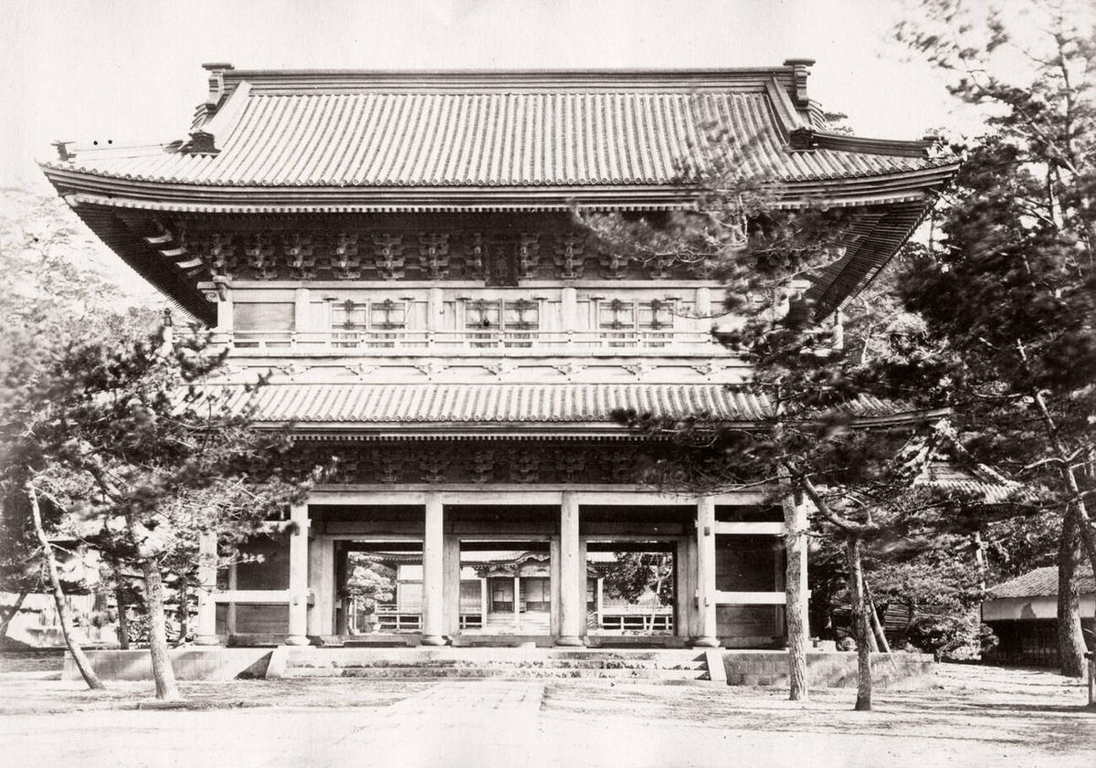 Tenshozan Renge-in Komyoji Buddhist temple in Kamakura, 1871